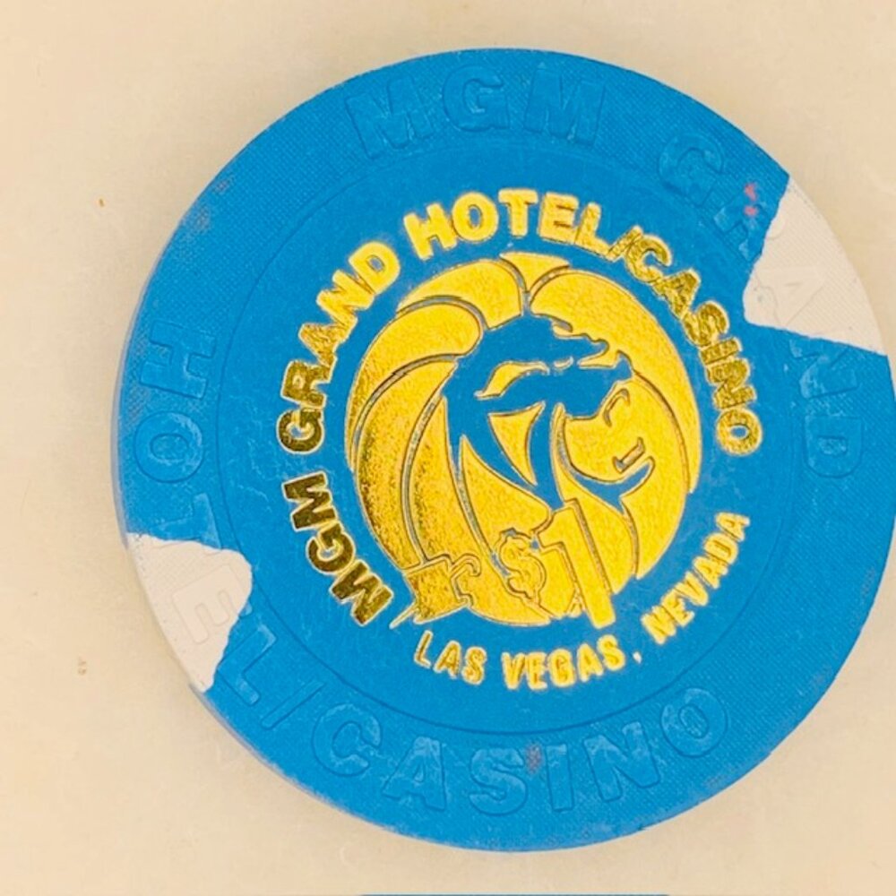MGM GRAND Casino Chip Las Vegas $1 Lucky Gift Charm Coin Card Protector Gamble 1